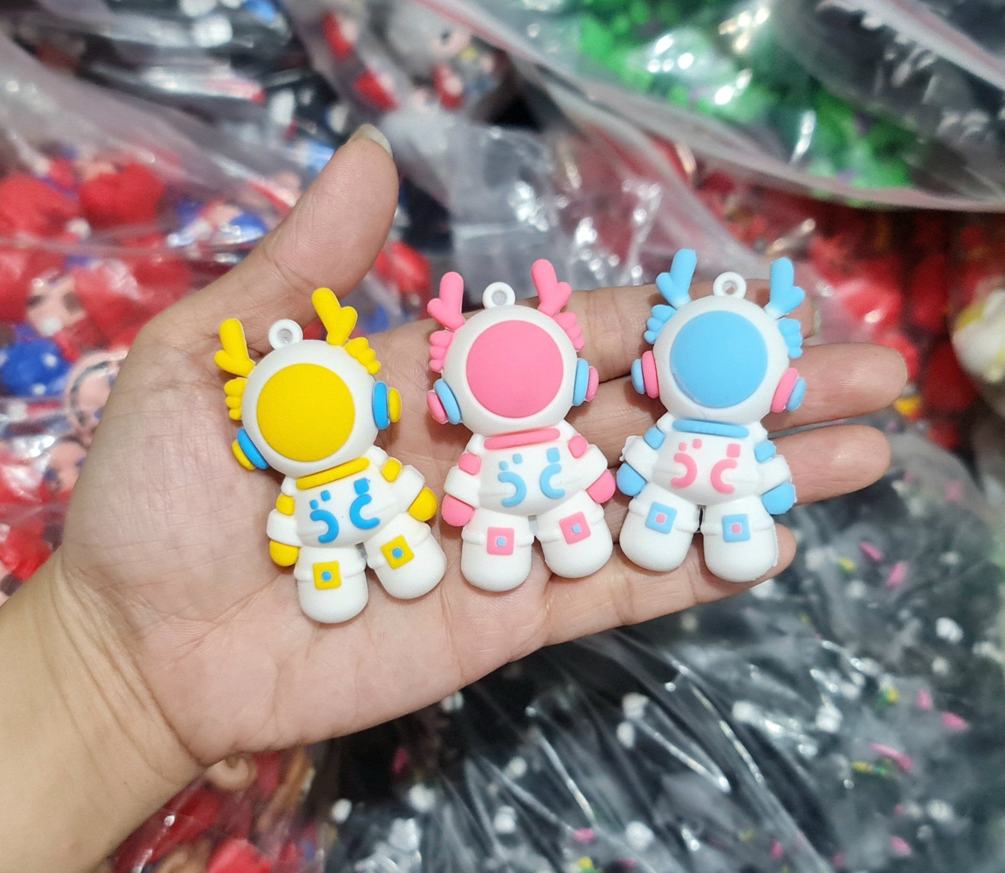  Jibbitz charms búp bê to gắn dép Dinas 