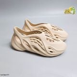  Giày sục Adi.das Yezzy Foam RNNR “Ocher” 