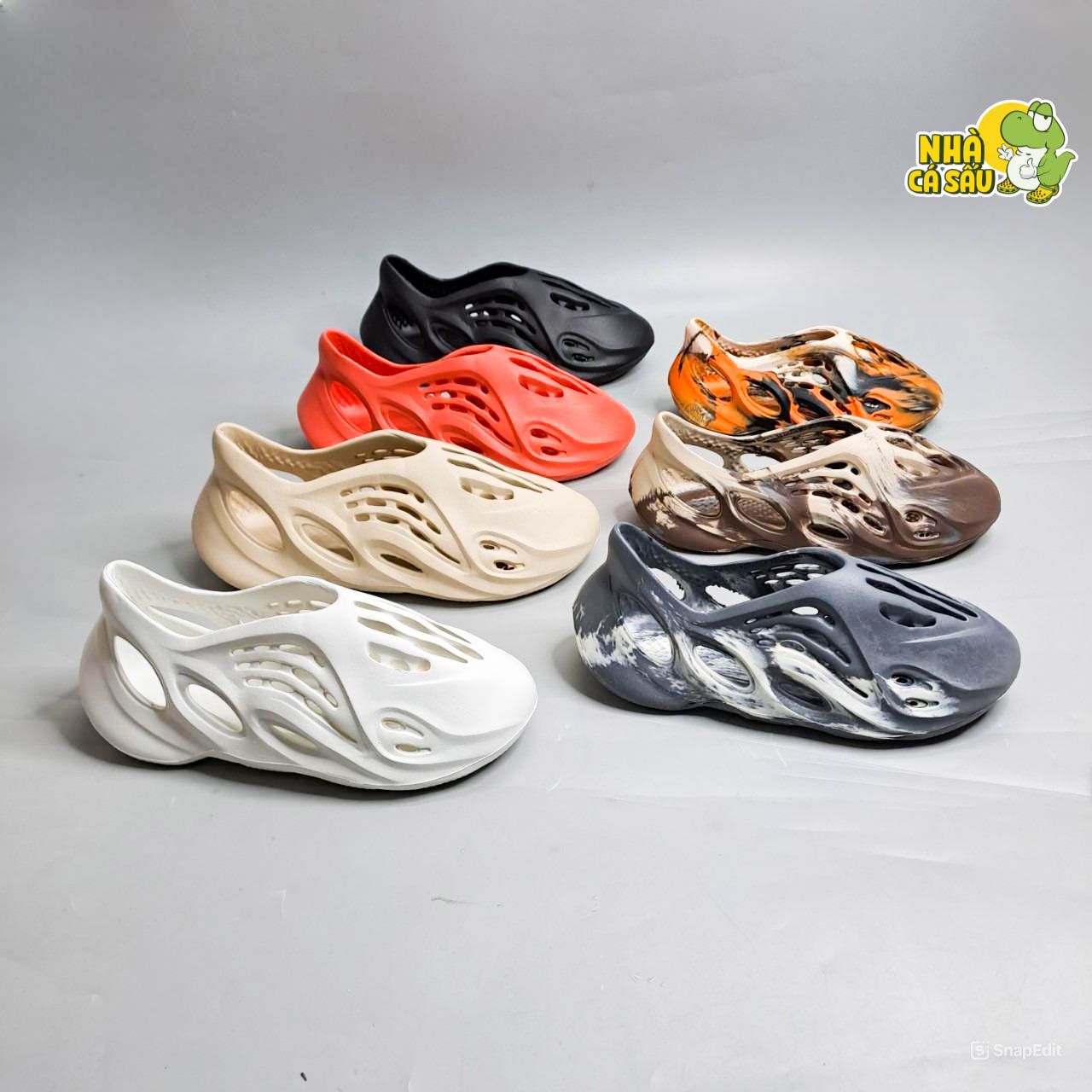  Giày sục Adi.das Yezzy Foam RNNR “Ocher” 