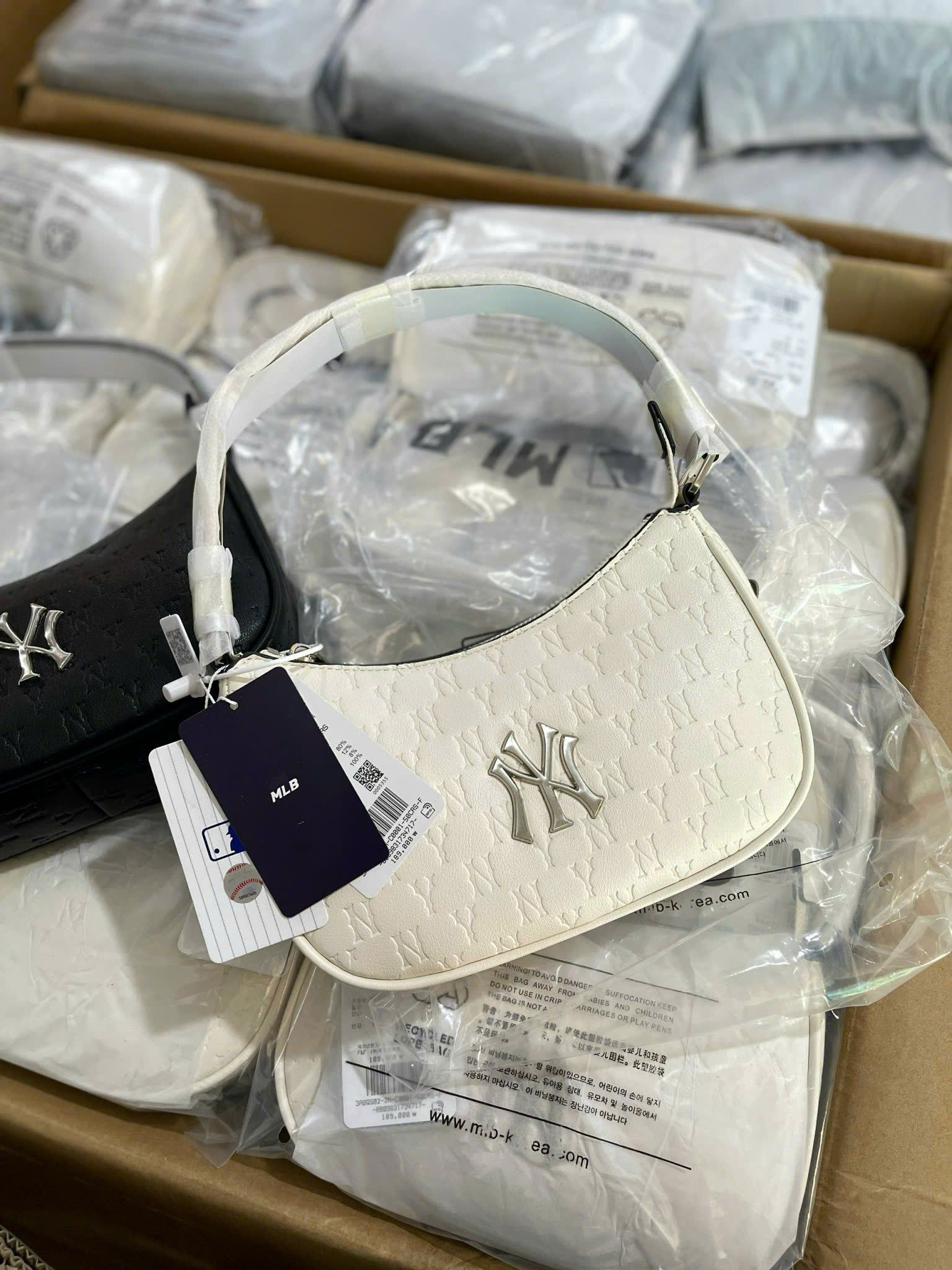  Túi MLB kẹp nách 