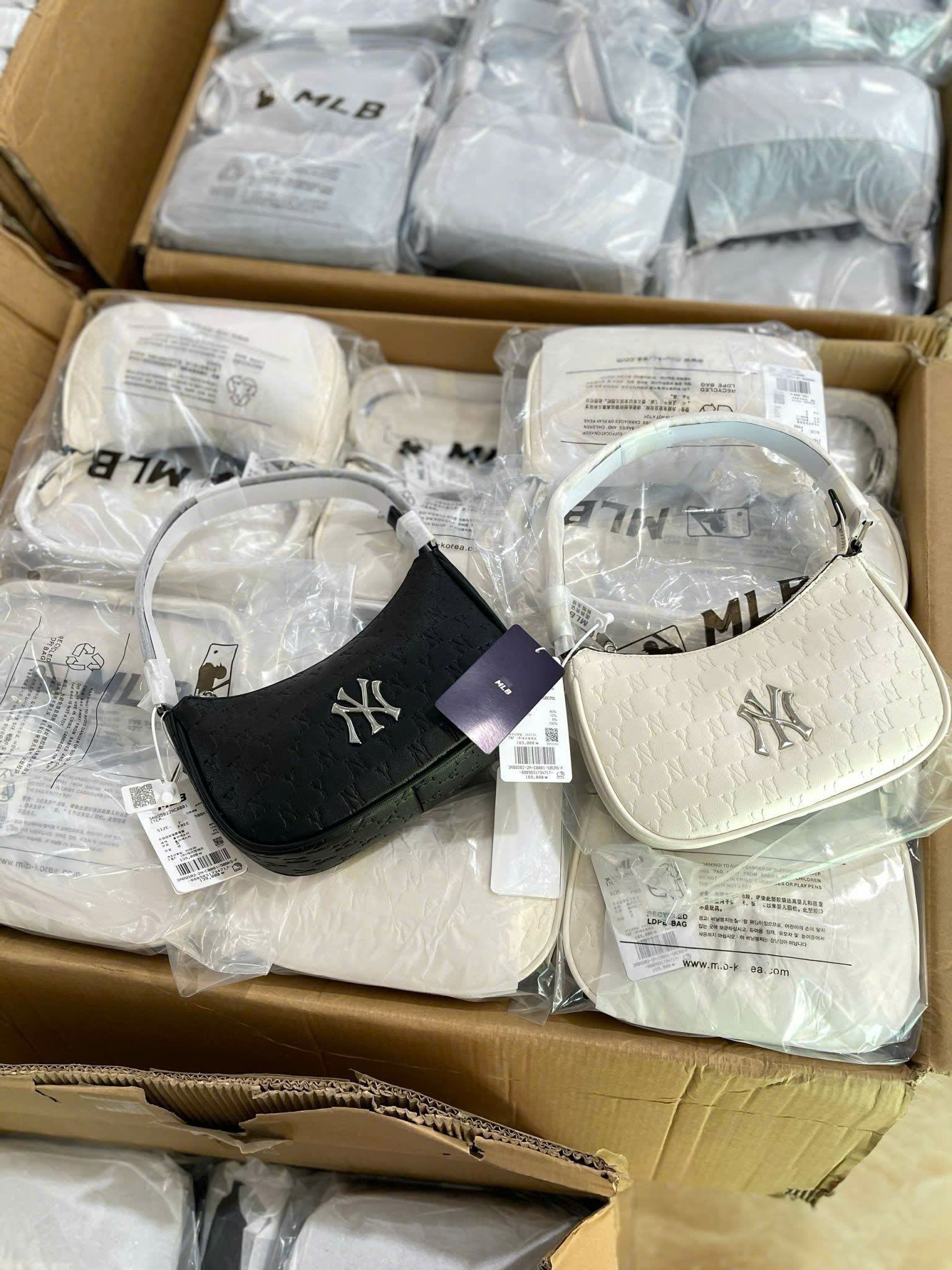  Túi MLB kẹp nách 