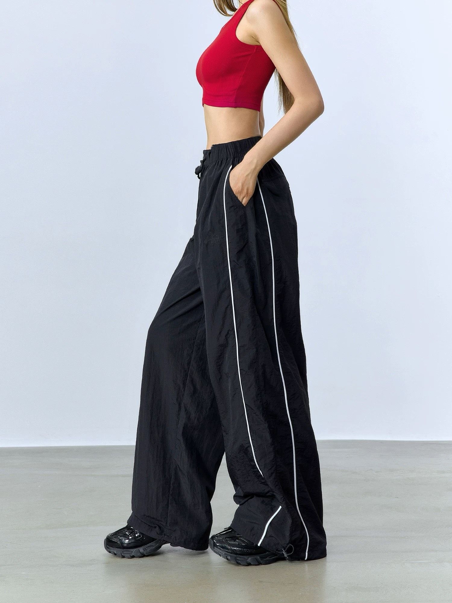  Quần jogger nữ dù ống rộng phối line 