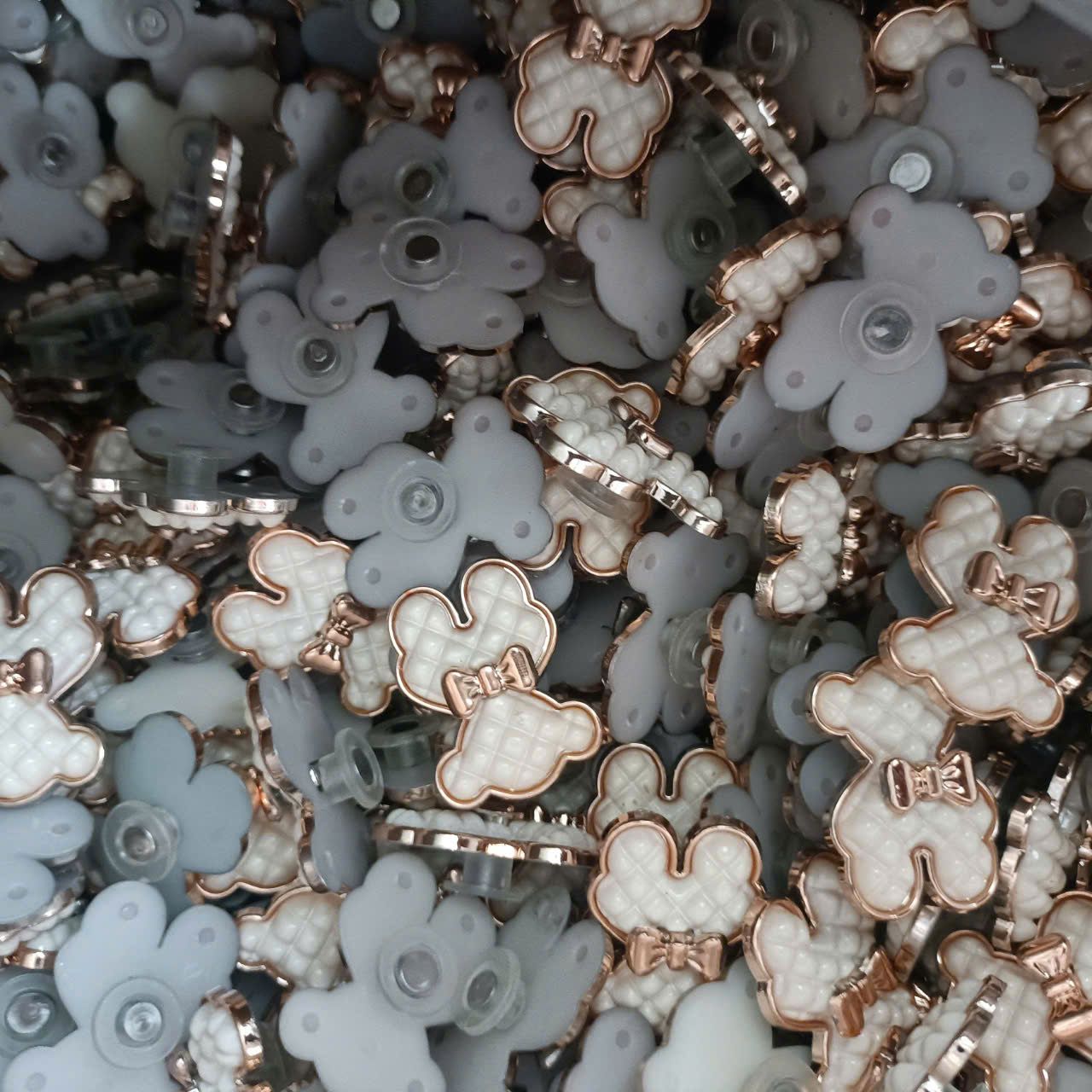  Jibbitz charms giả kim gắn dép sục cross 