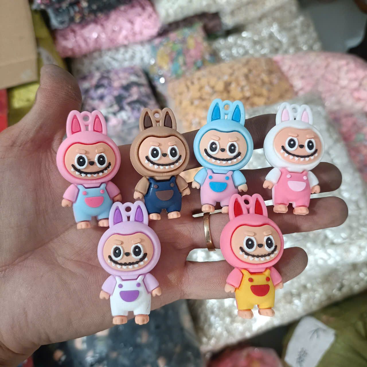  Jibbitz charms búp bê to gắn dép Dinas 