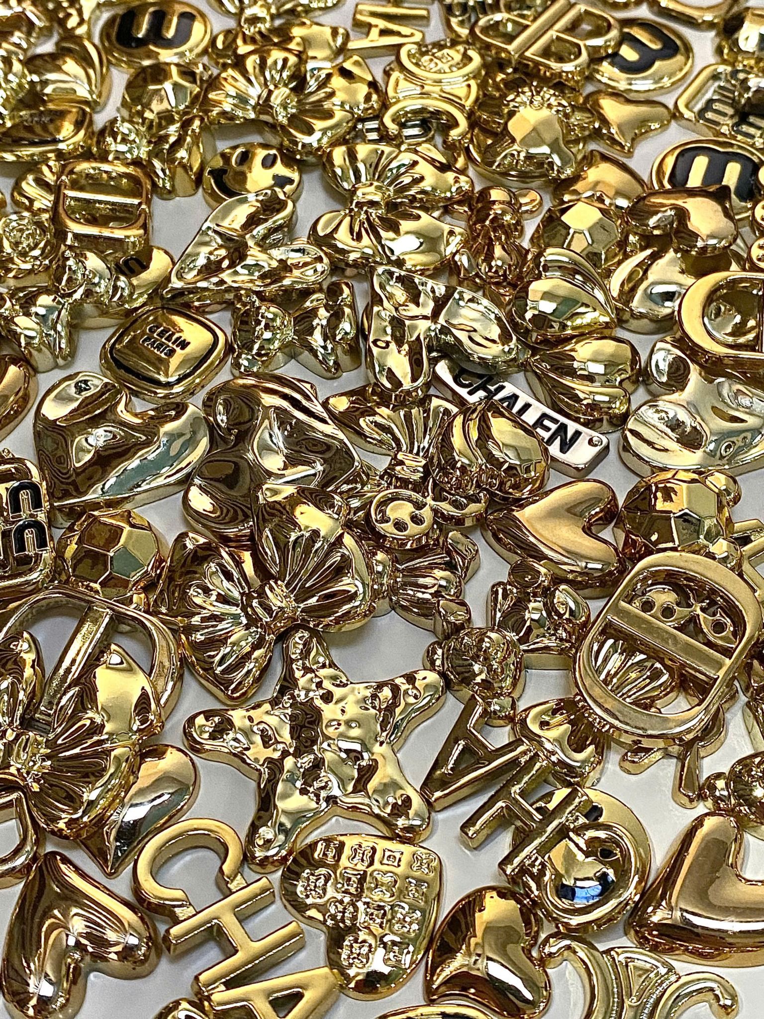 Jibbitz charms giả kim gắn dép sục cross 