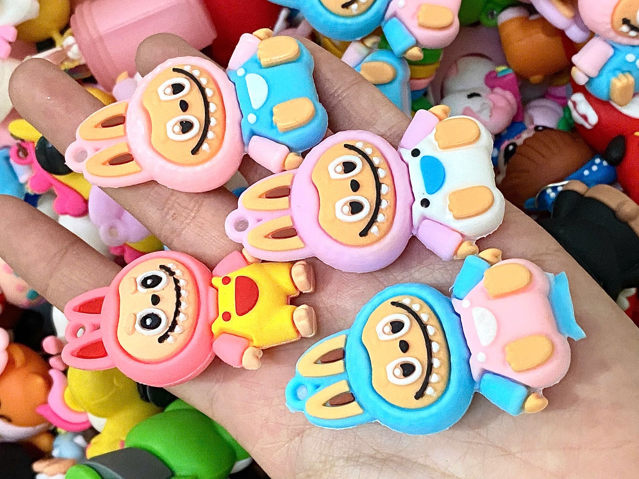  Jibbitz charms búp bê to gắn dép Dinas 