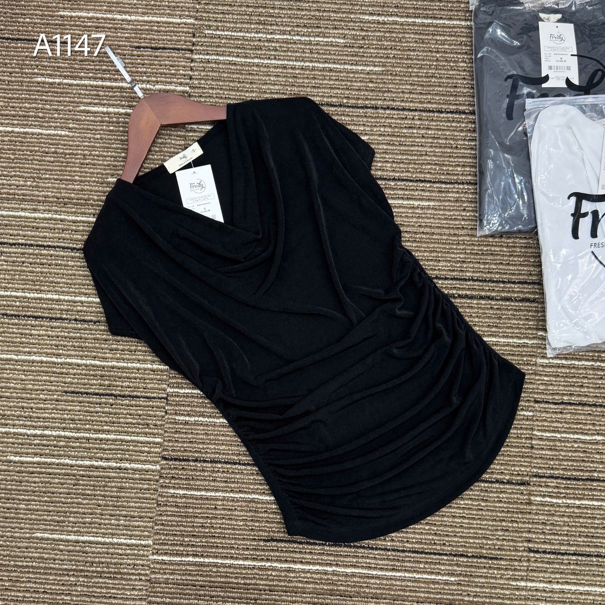  Áo thun cổ đổ 
