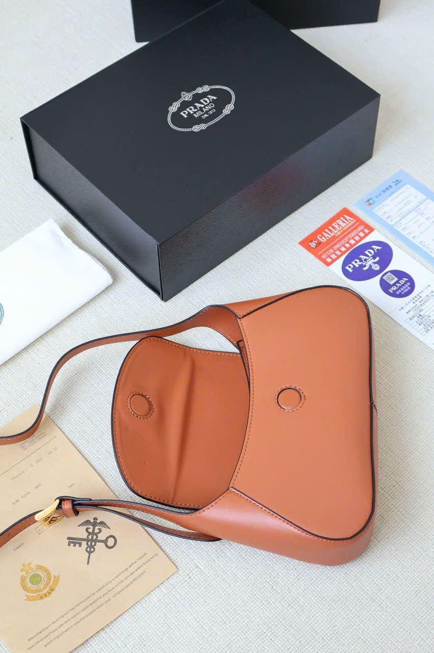  TÚI Prada nắp new 