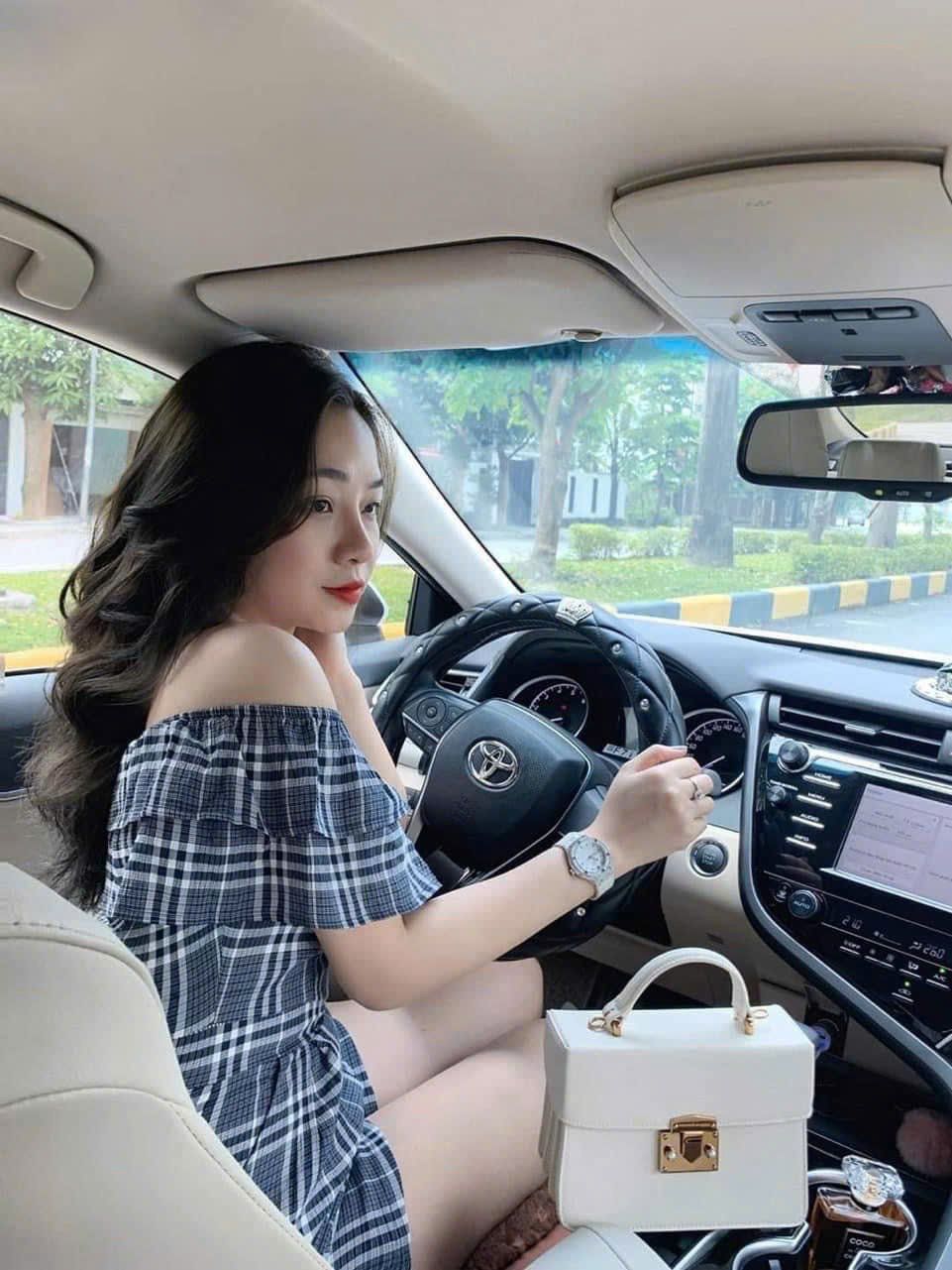  Túi CN.K cốp vuông da nhám 