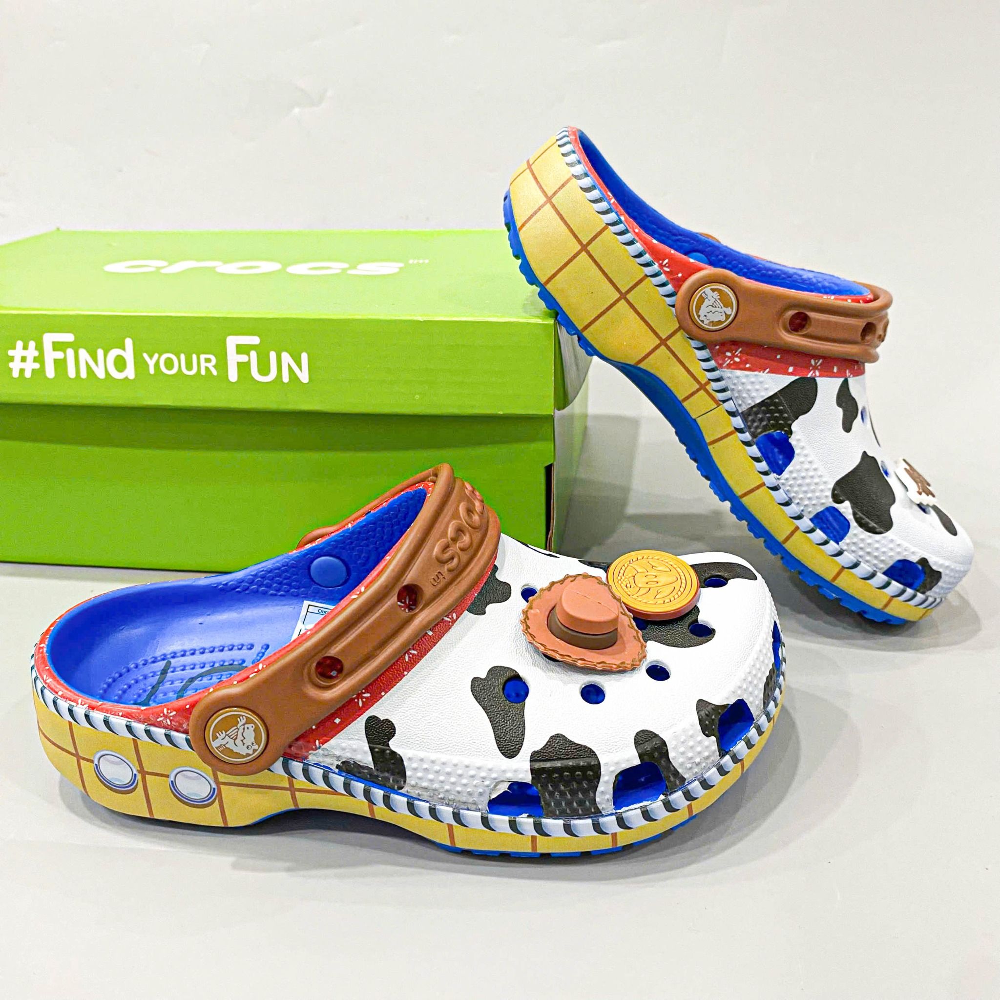  Dép sục cross classic toy story woody trẻ em 