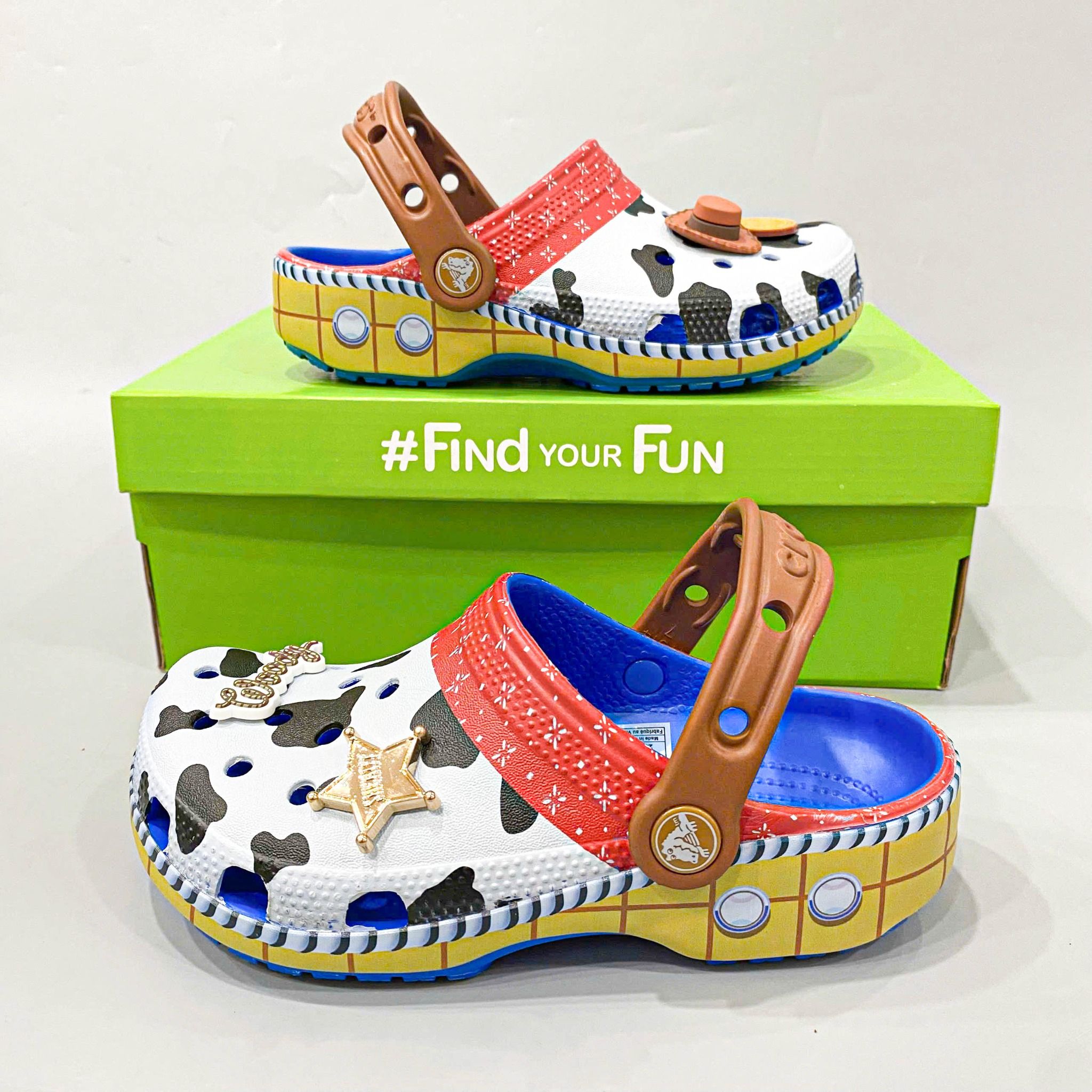  Dép sục cross classic toy story woody trẻ em 