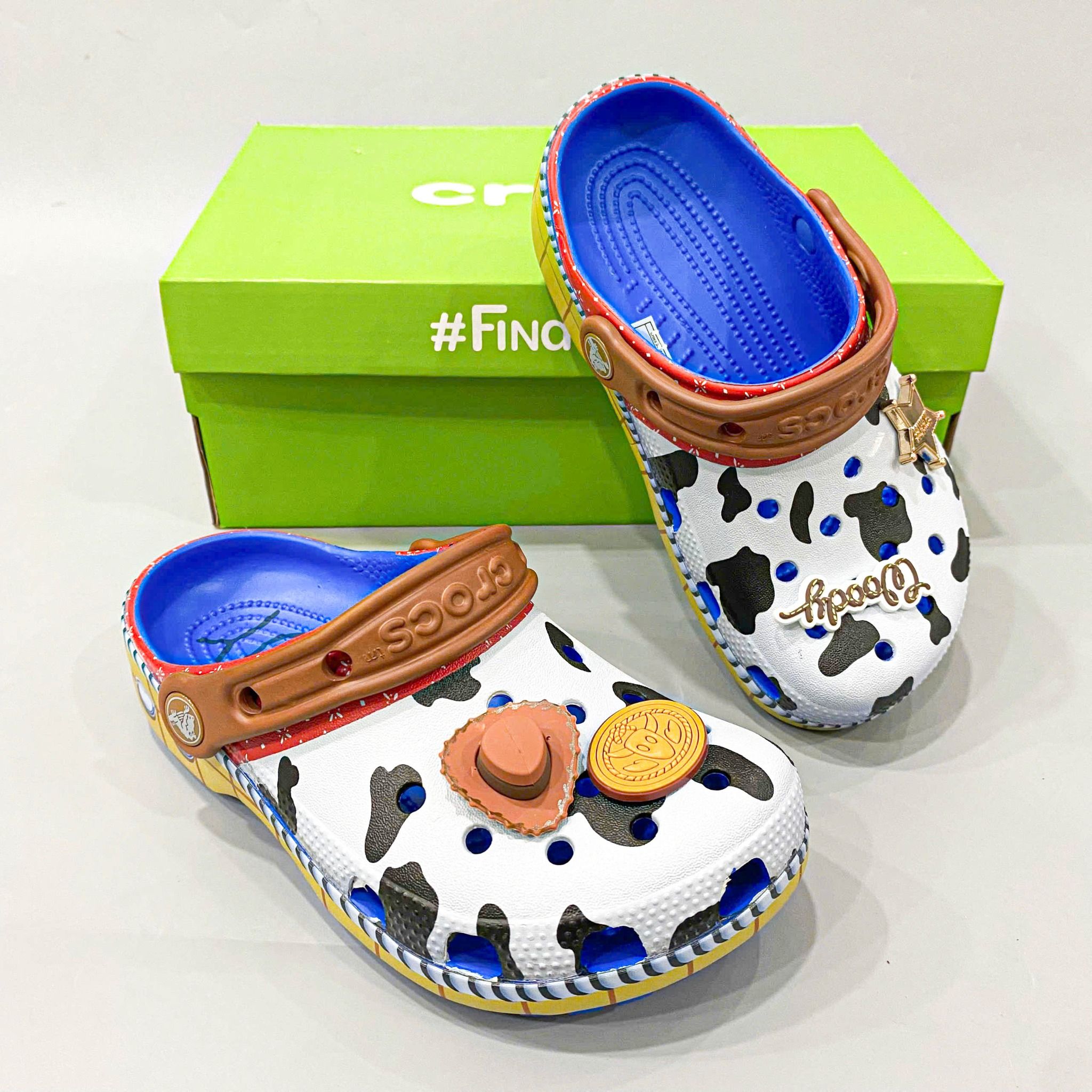 Dép sục cross classic toy story woody trẻ em 