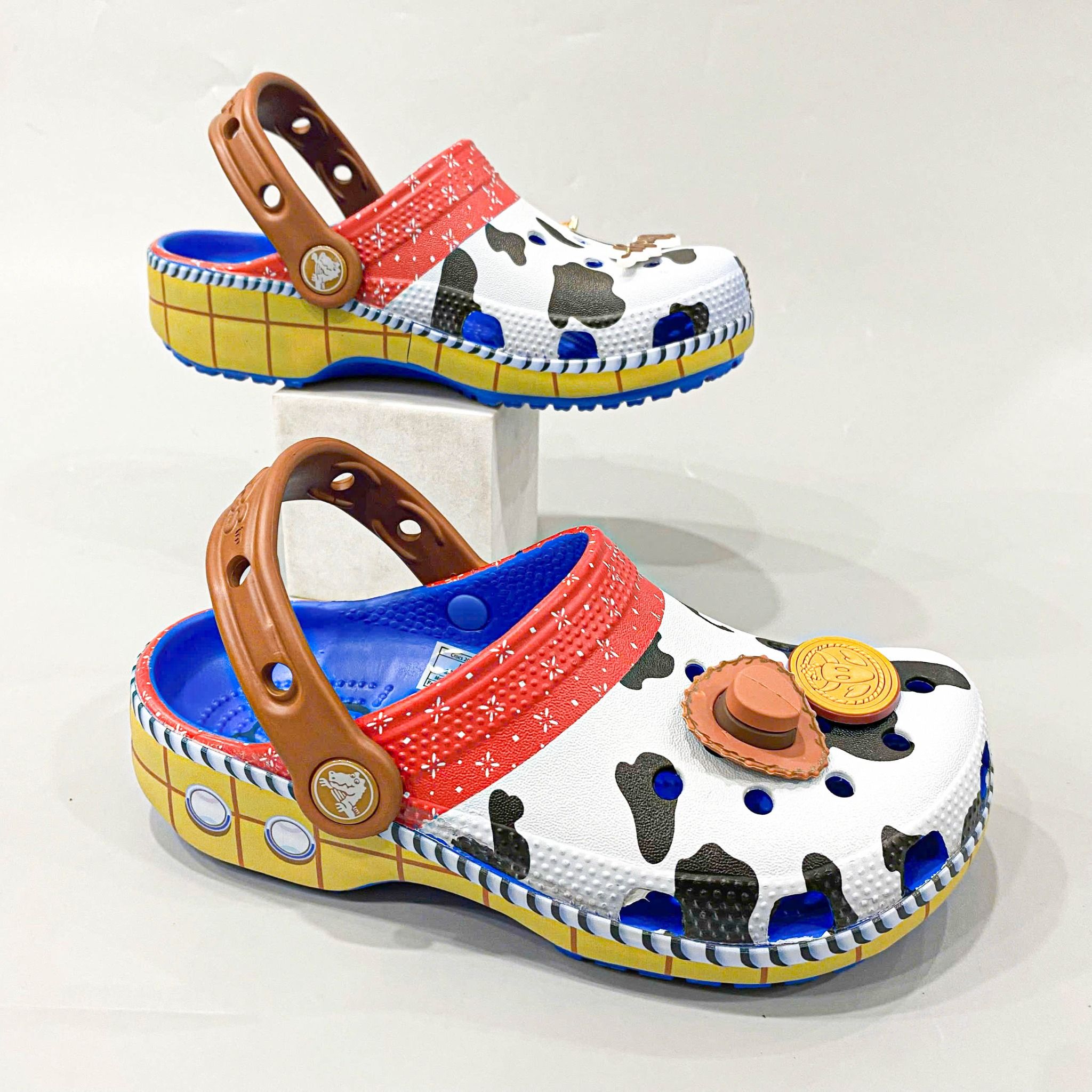  Dép sục cross classic toy story woody trẻ em 