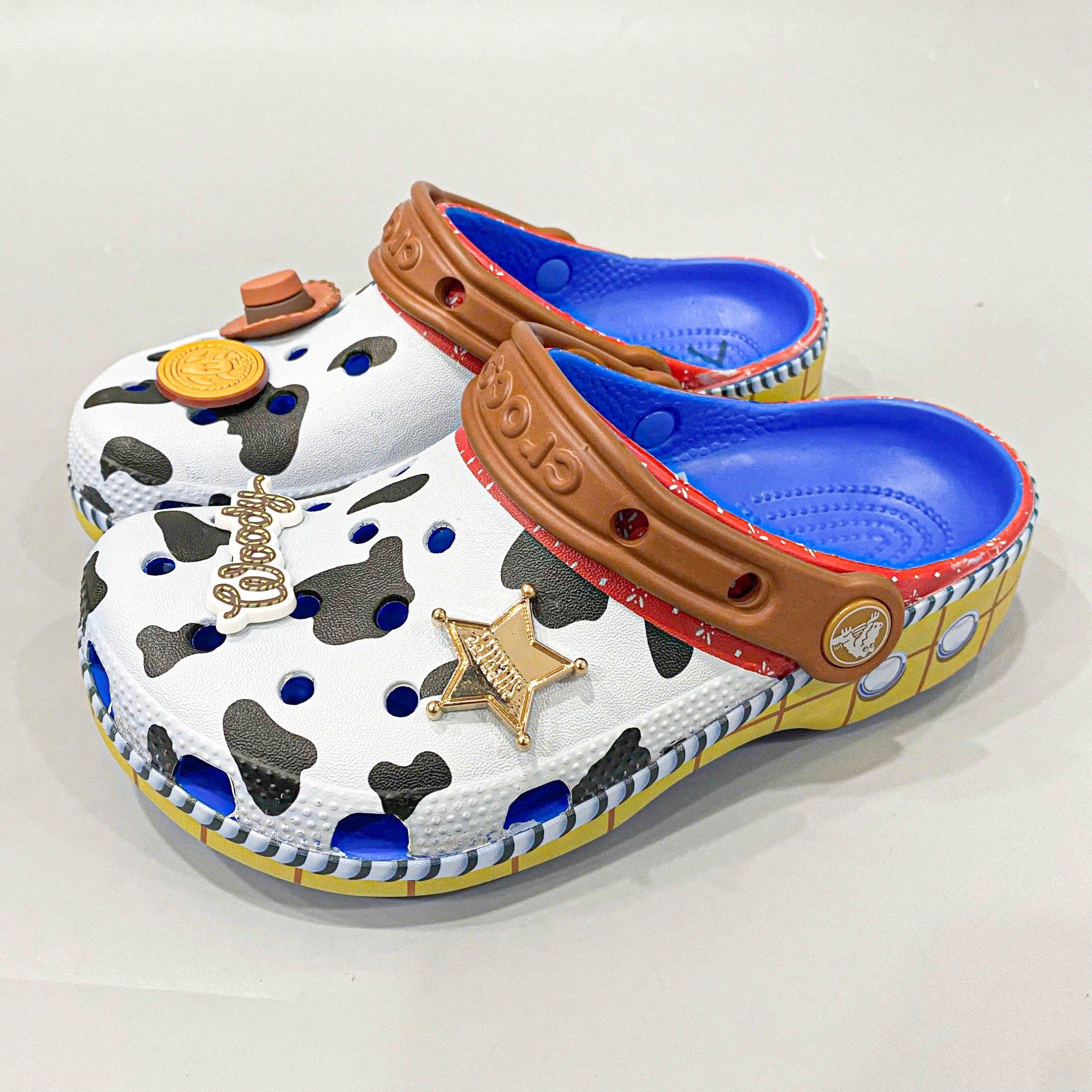  Dép sục cross classic toy story woody trẻ em 