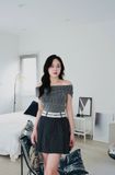  Áo TLT trễ vai nhũ bạc phối đính đá 