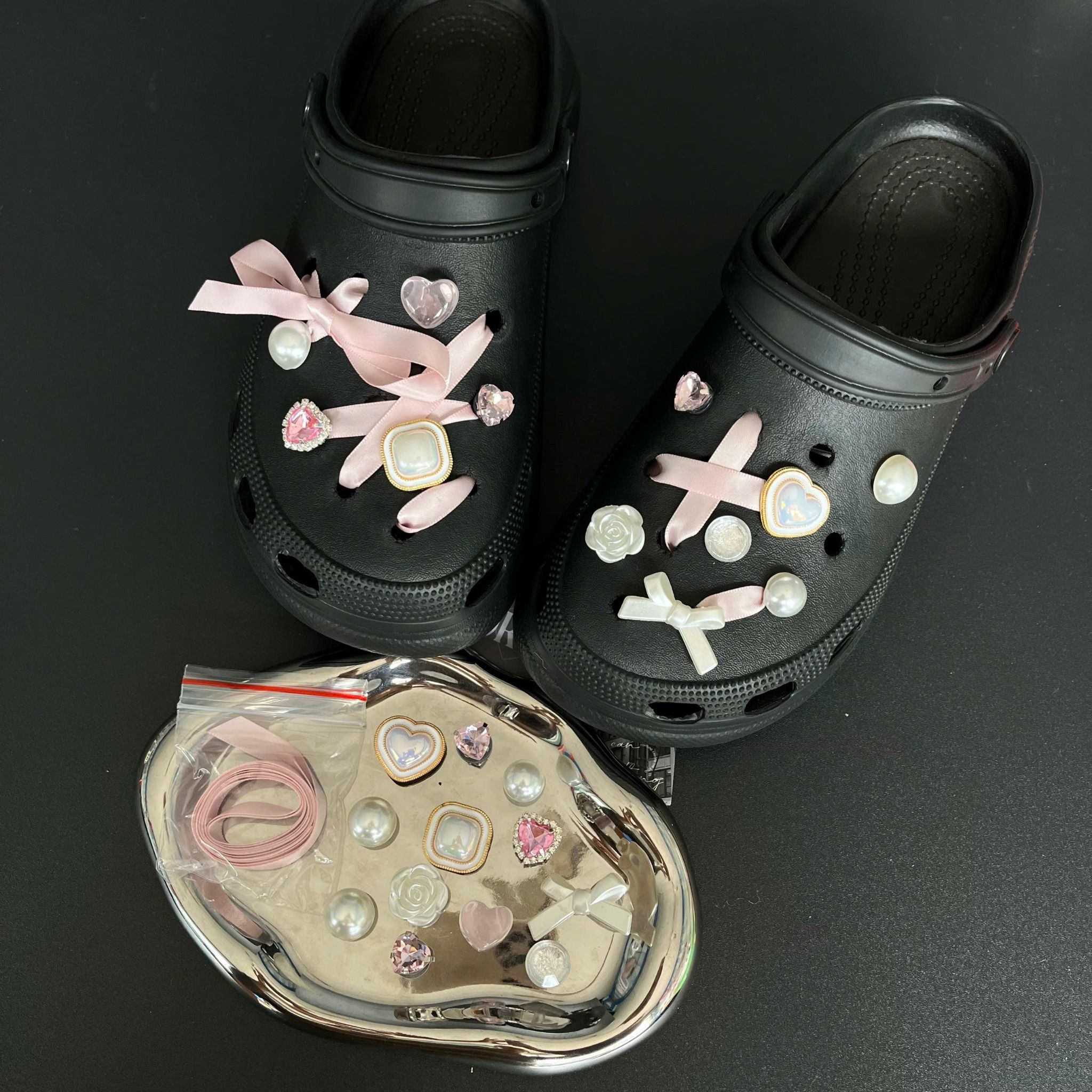  Set charm jibbitz cute nhí nhảnh đa dạng gắn dép 