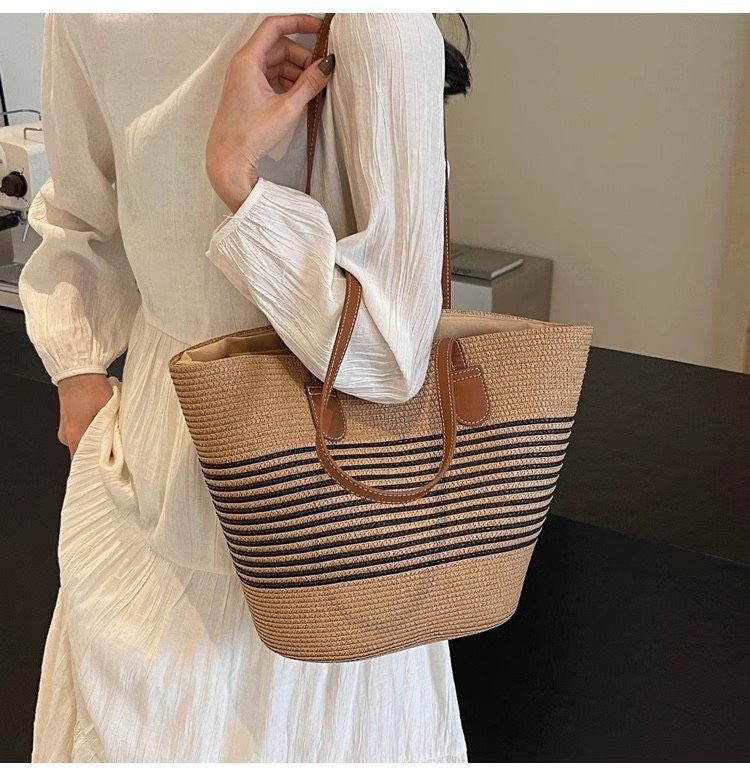  Túi mũ cói đi biển phối đai da 