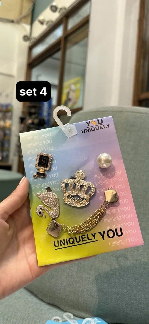  Set charm jibbitz kim loại ngẫu nhiên trang trí gắn dép Dinas 