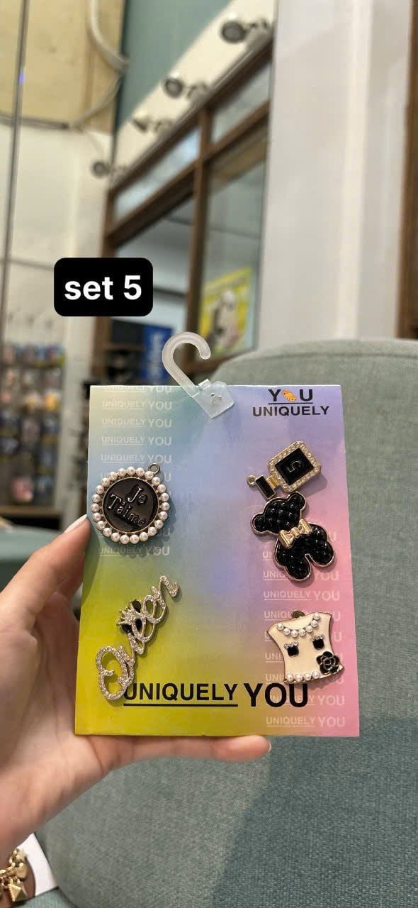  Set charm jibbitz kim loại ngẫu nhiên trang trí gắn dép Dinas 