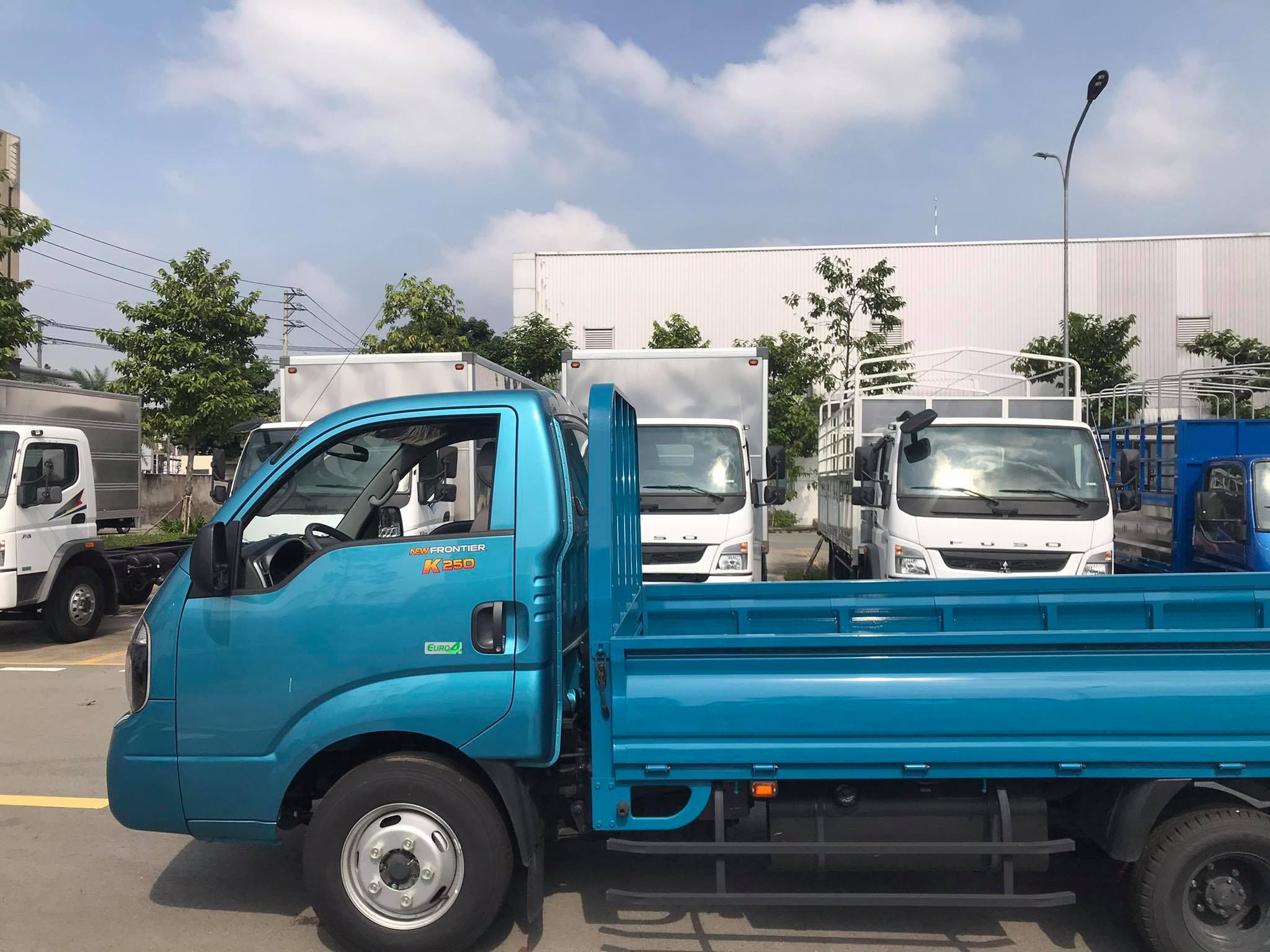 XE TẢI KIA FRONTIER K250 E5 THÙNG LỬNG TẢI TRỌNG 2.490 KG