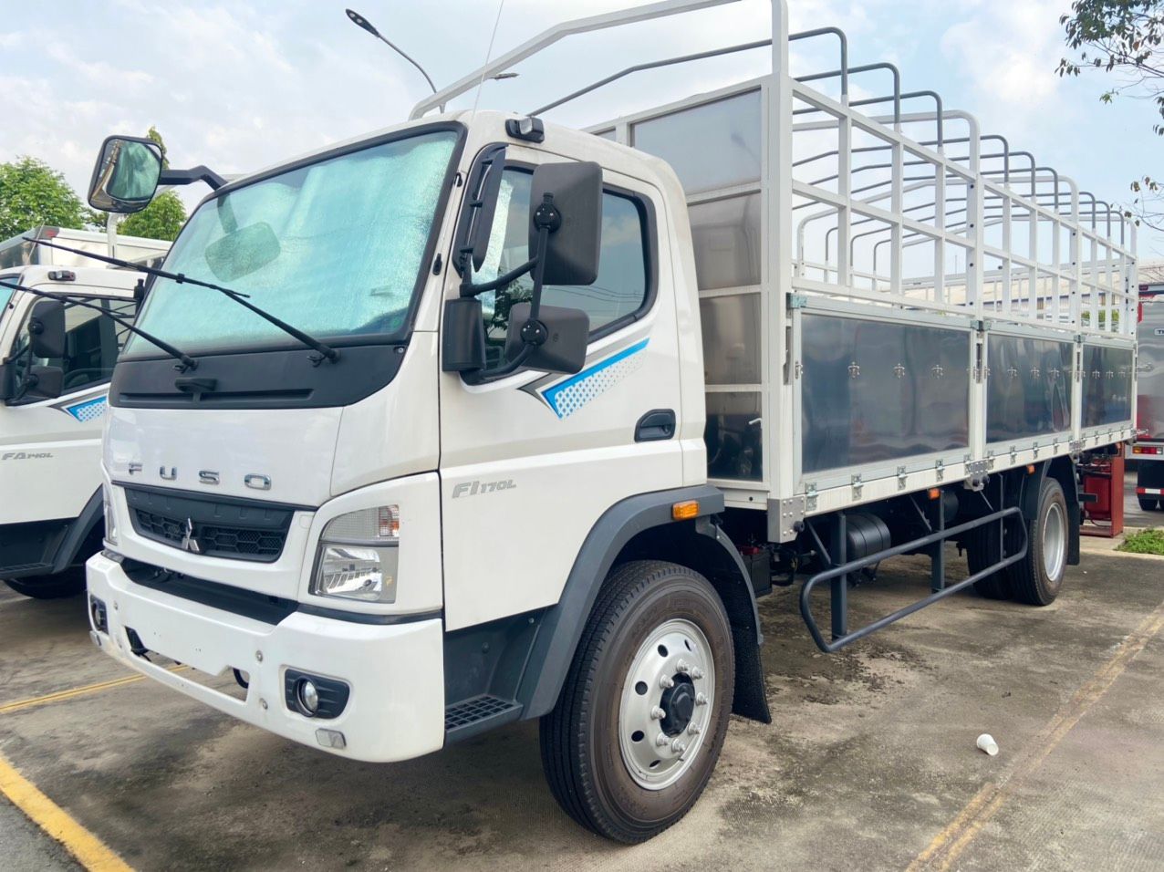 XE TẢI MITSUBISHI FUSO FI 170 THÙNG MUI BẠT TẢI TRỌNG 8 TẤN