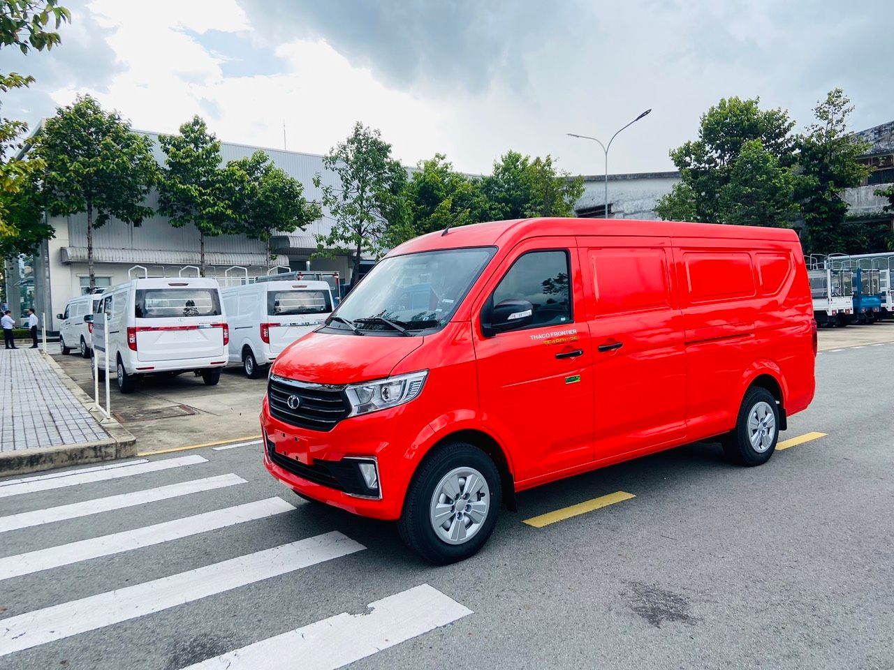 XE TẢI VAN THACO TF420 TF450 TF480 SƠN MÀU THEO YÊU CẦU