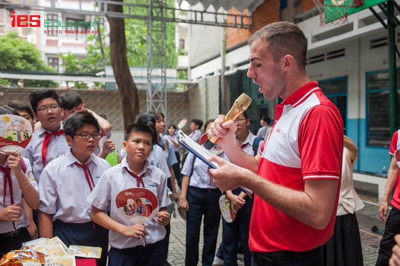 Học sinh trường Lạc Hồng hào hứng tham gia English Speaking Club cùng giáo viên bản ngữ IES 7