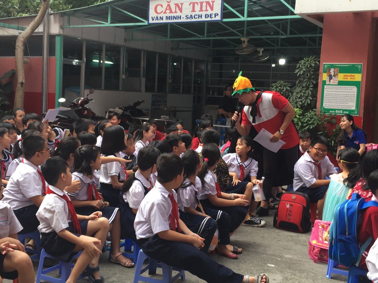 Các bạn nhỏ trường Hoàng Diệu thích thú với ngày hội Halloween của IES 5