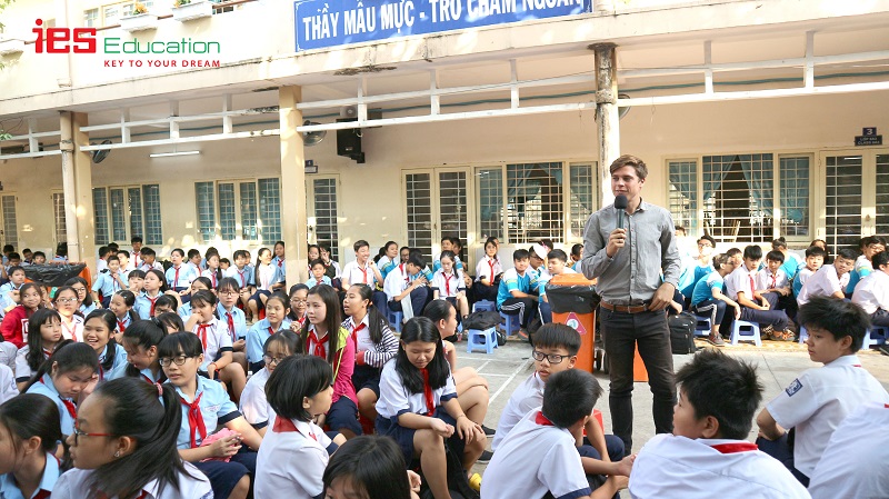 Học sinh trường THCS Thanh Đa tưng bừng chào mừng ngày 8/3 cùng giáo viên bản ngữ ies education 4