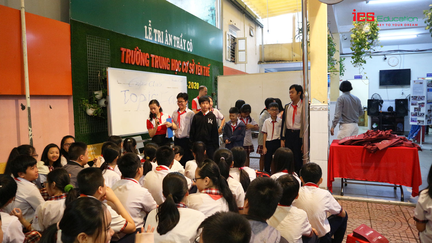 Hoạt động chuyên đề tiếng Anh cùng giáo viên bản ngữ tại trường THCS Yên Thế - 3