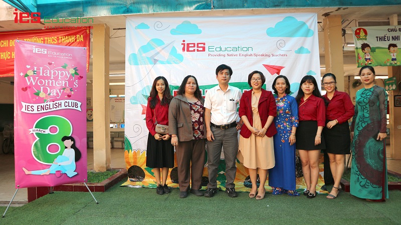 Học sinh trường THCS Thanh Đa tưng bừng chào mừng ngày 8/3 cùng giáo viên bản ngữ ies education 11