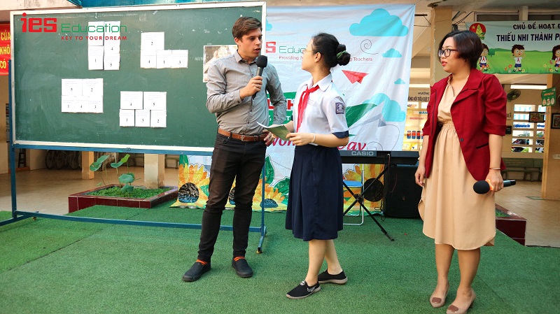 Học sinh trường THCS Thanh Đa tưng bừng chào mừng ngày 8/3 cùng giáo viên bản ngữ ies education