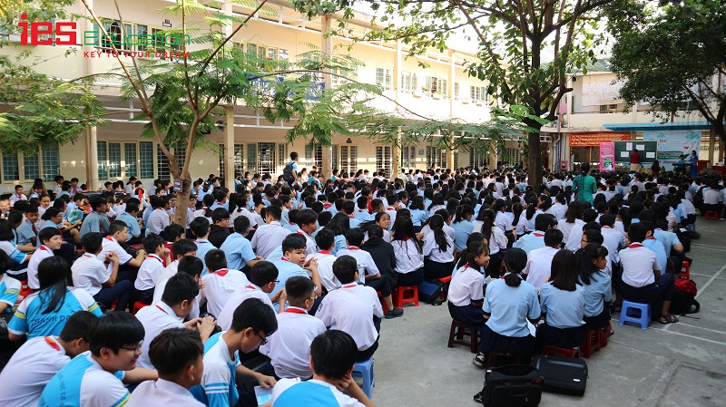 Học sinh trường THCS Thanh Đa tưng bừng chào mừng ngày 8/3 cùng giáo viên bản ngữ ies education 5