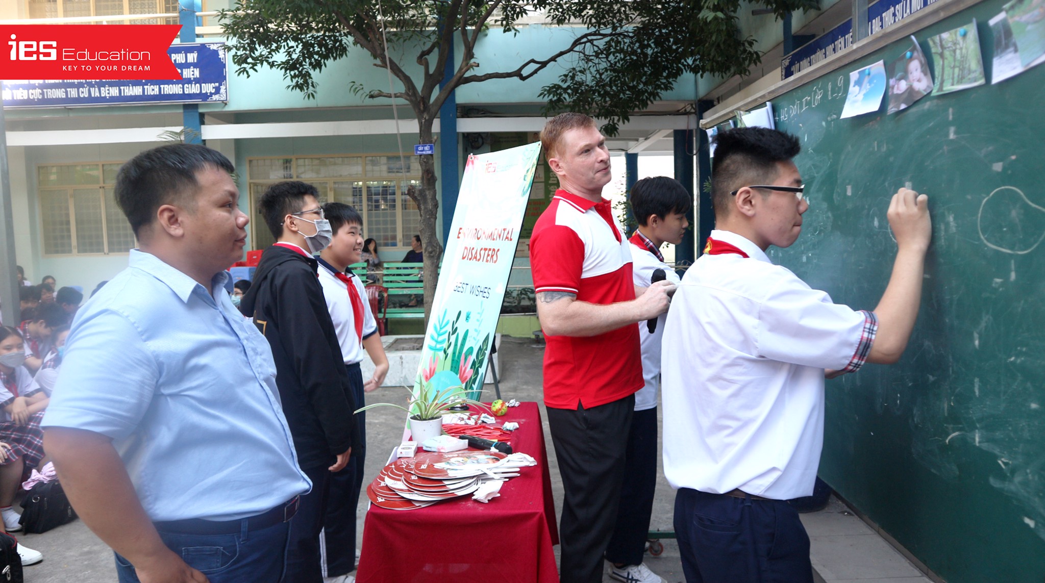 English Club - chủ đề thảm họa môi trường - IES Education