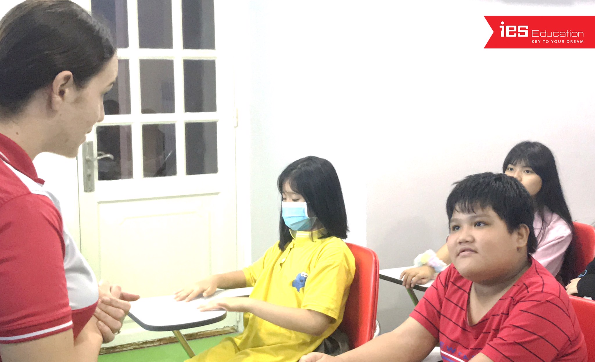 Học tiếng Anh với giáo viên bản ngữ - IES Education