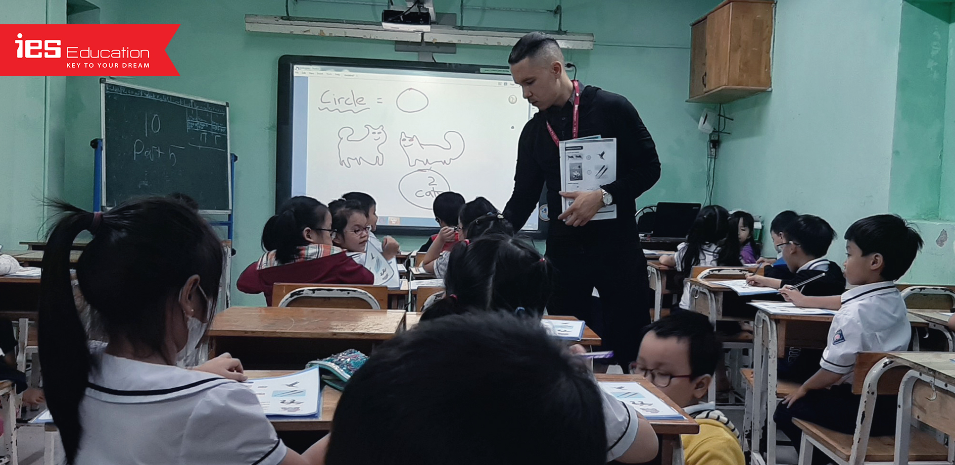 Giáo viên nước ngoài - IES Education