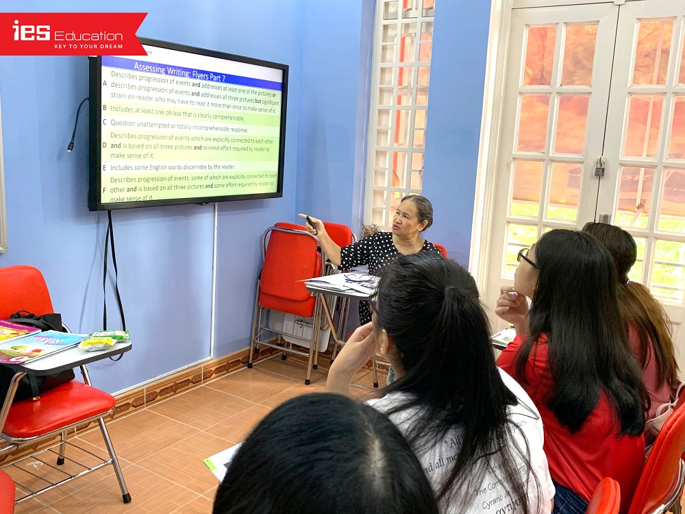 Training chương trình luyện thi chứng chỉ Cambridge cho đội ngũ Giáo viên Việt Nam tại IES 2