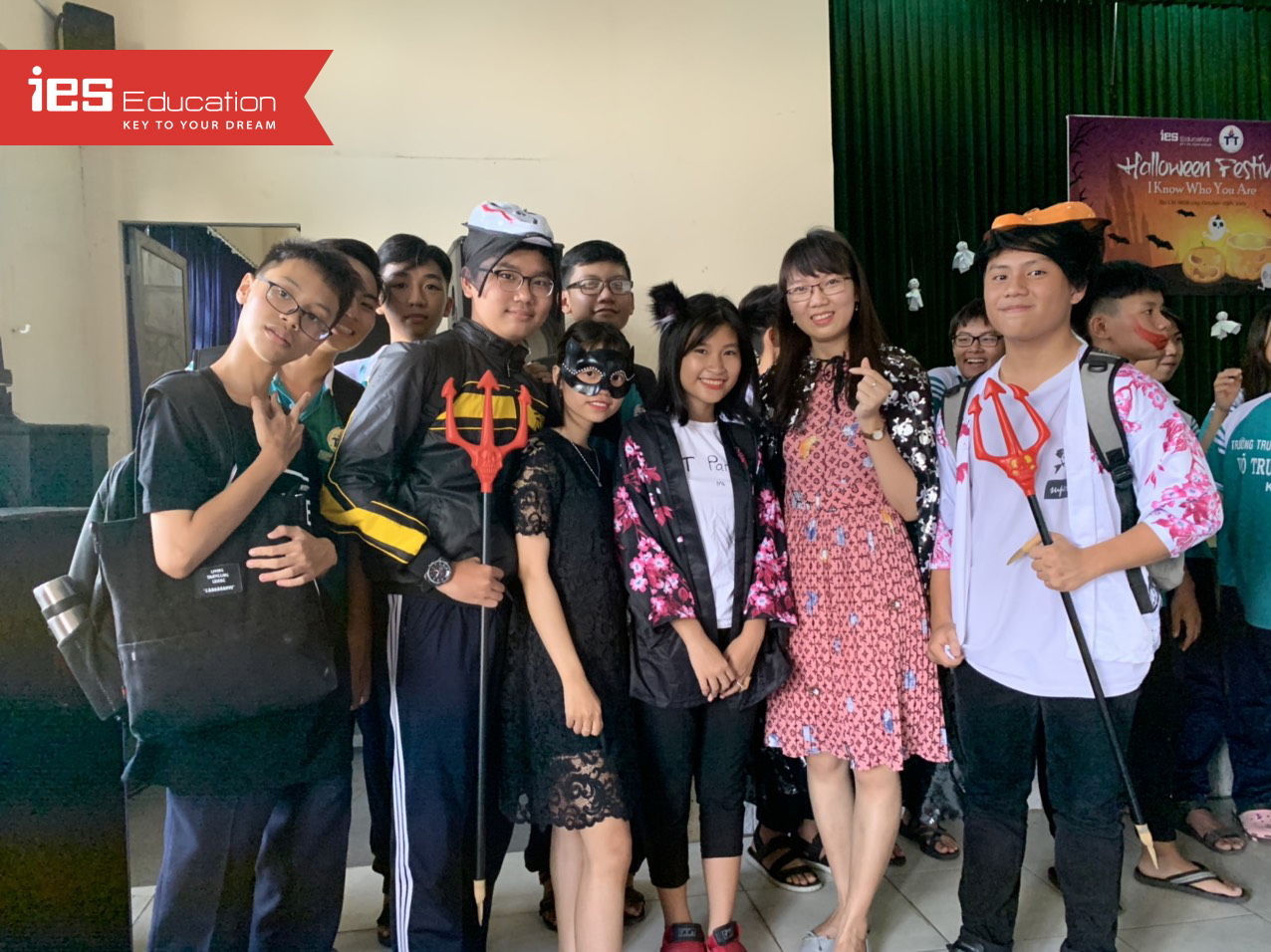 Bữa tiệc Halloween đầy ma mị tại trường THPT Võ Trường Toản - học sinh hóa trang 1