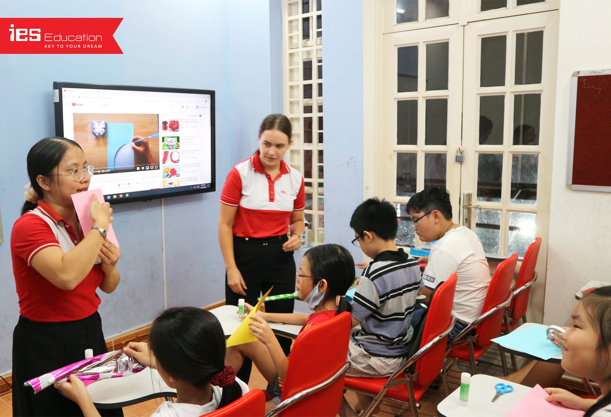 Làm thiệp tặng giáo viên mừng ngày 20/11-IES Education