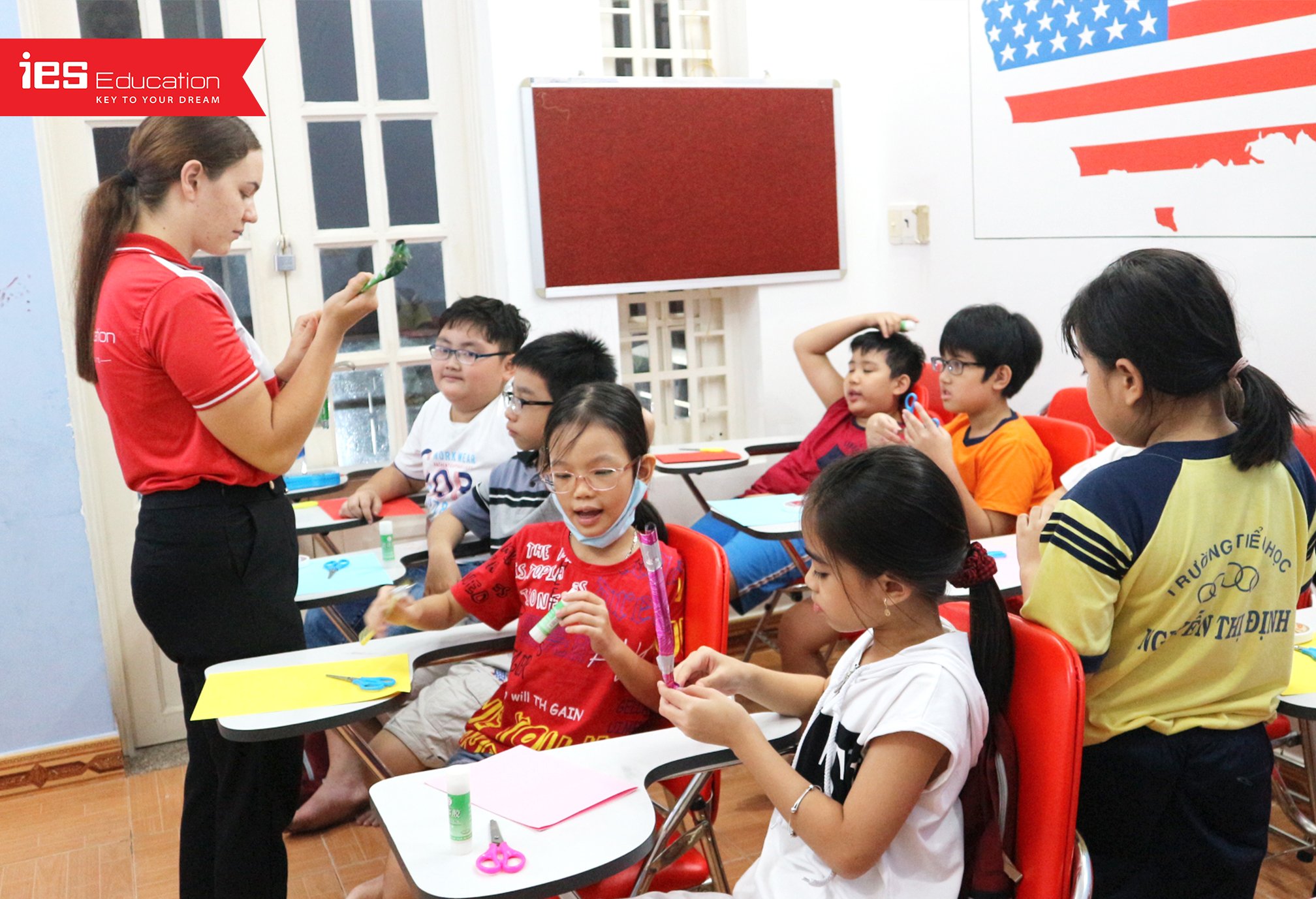 Làm thiệp tặng giáo viên mừng ngày 20/11-IES Education