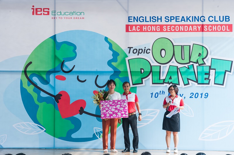 Học sinh trường Lạc Hồng hào hứng tham gia English Speaking Club cùng giáo viên bản ngữ IES 1