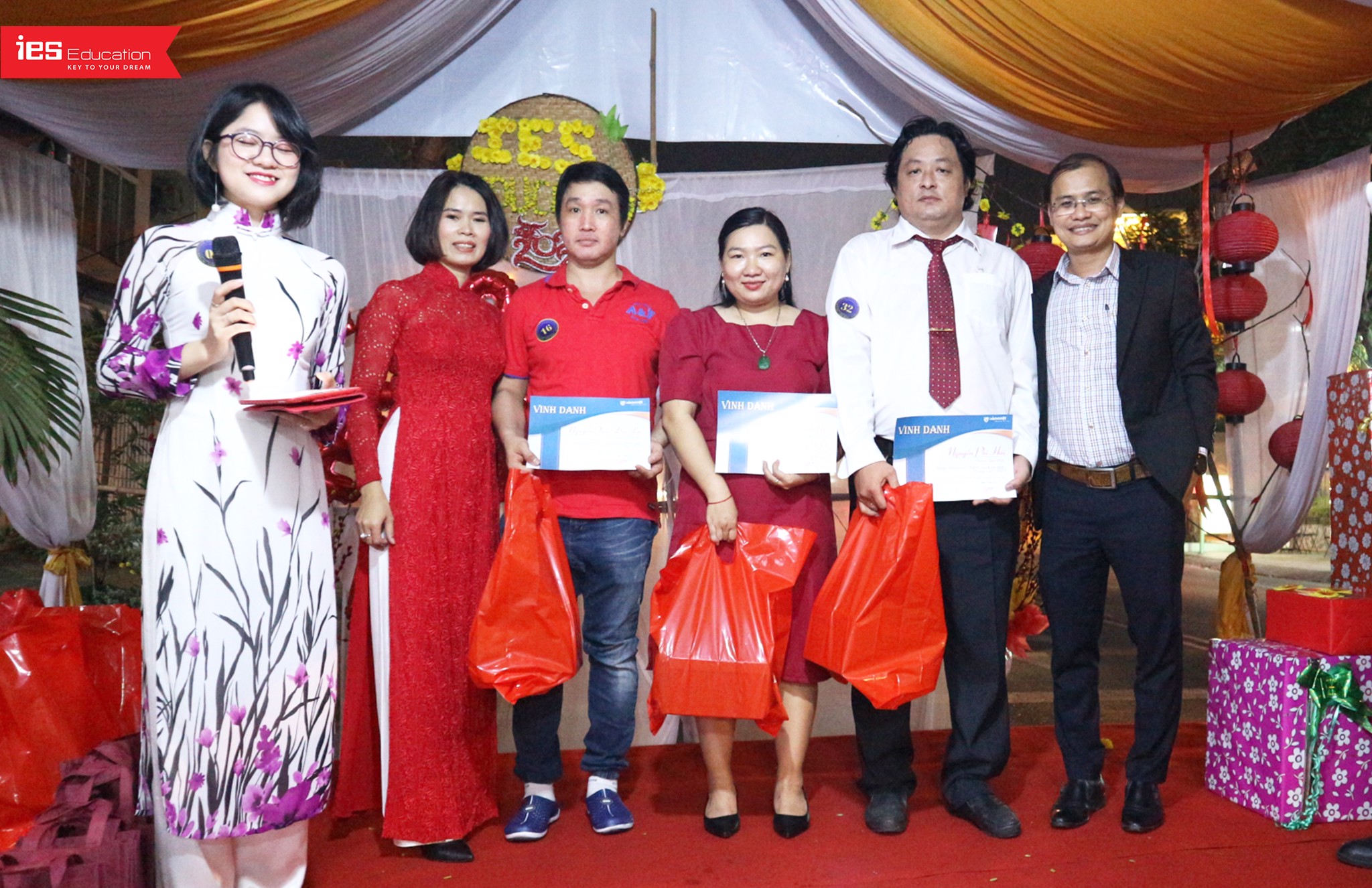 Tiệc tất niên khép lại một năm nhiều cố gắng và thành công của IES Education