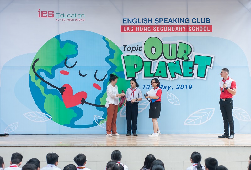 Học sinh trường Lạc Hồng hào hứng tham gia English Speaking Club cùng giáo viên bản ngữ IES 11