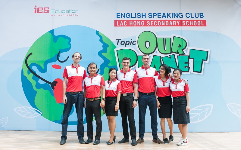 Học sinh trường Lạc Hồng hào hứng tham gia English Speaking Club cùng giáo viên bản ngữ IES 19