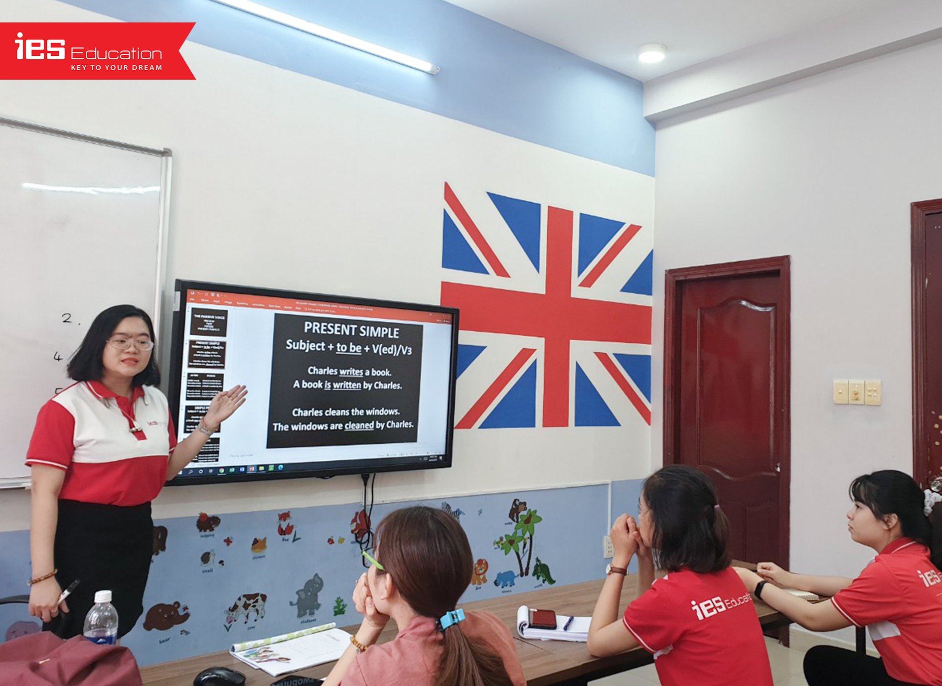 Training MULTIPLE-CLASS: “cách thức tổ chức và thực hành giảng dạy" tại IES Education