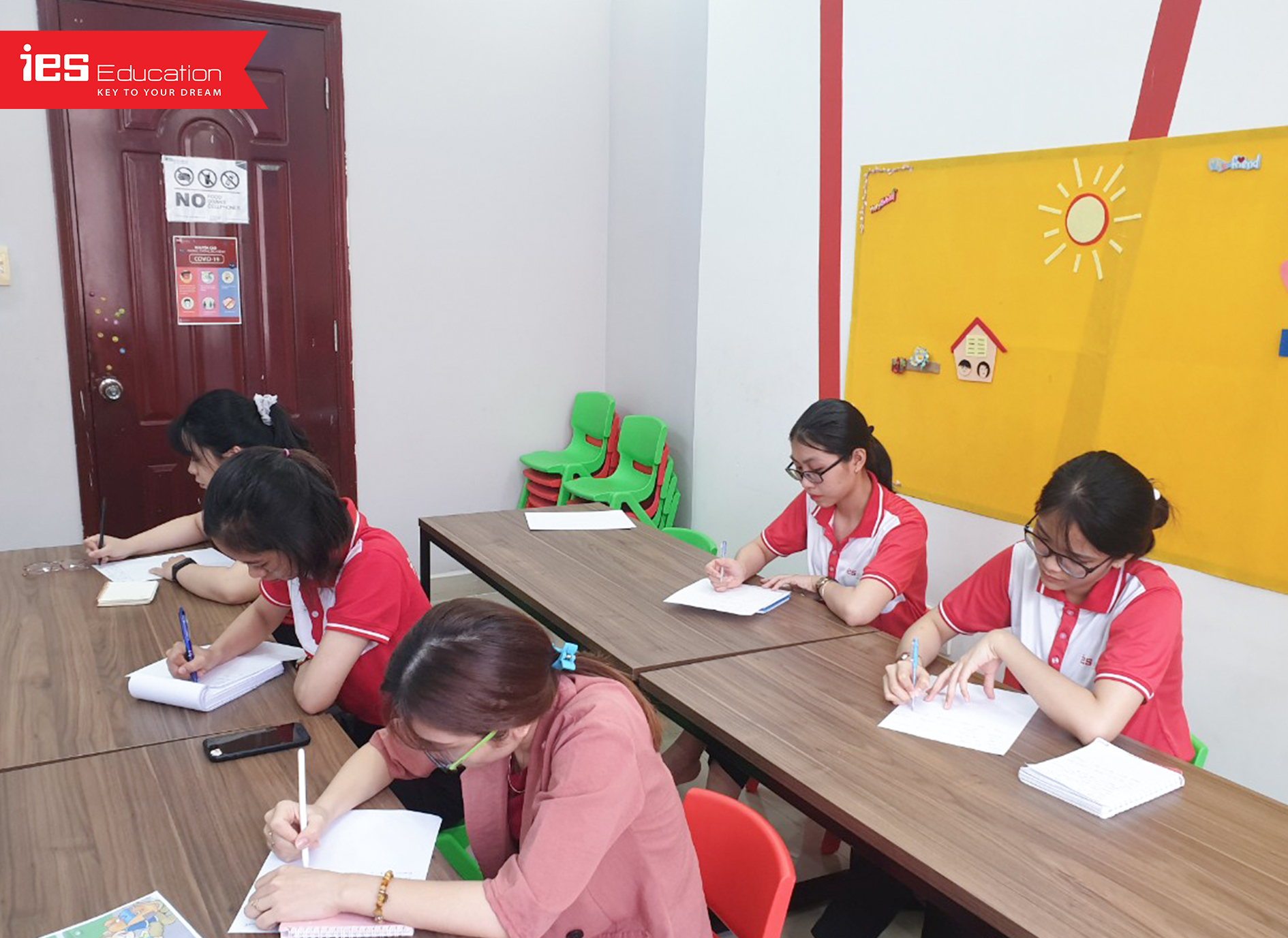 Training MULTIPLE-CLASS: “cách thức tổ chức và thực hành giảng dạy" tại IES Education