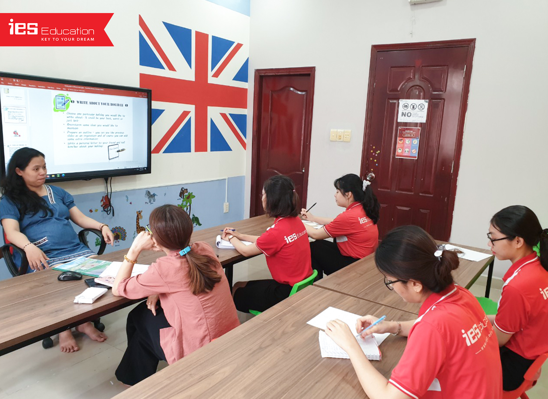 Training MULTIPLE-CLASS: “cách thức tổ chức và thực hành giảng dạy" tại IES Education