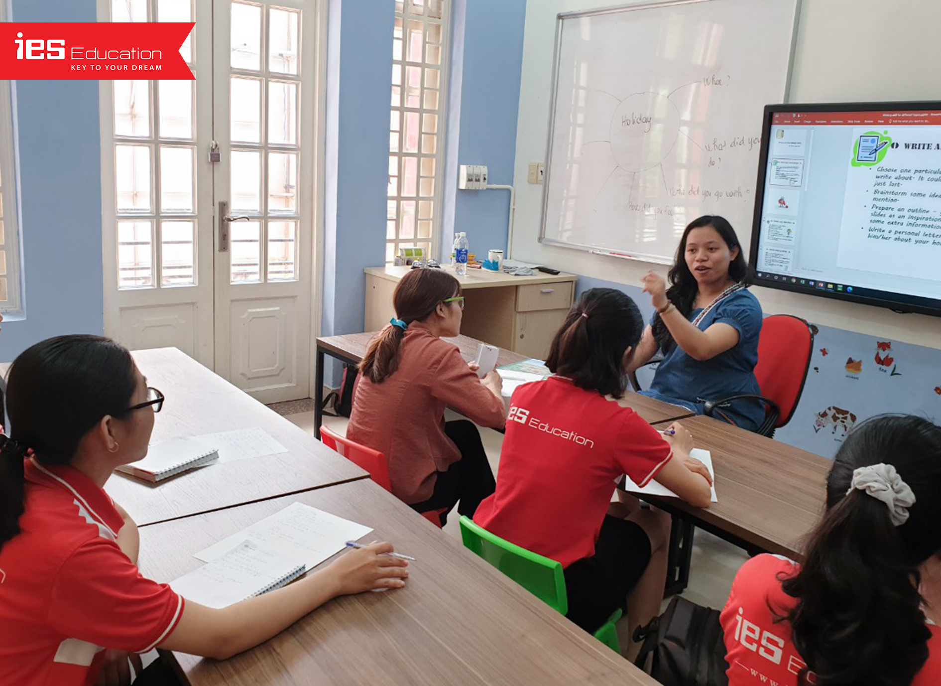 Training MULTIPLE-CLASS: “cách thức tổ chức và thực hành giảng dạy" tại IES Education