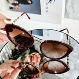 Kính thời trang Burbery màu đỏ siêu hiếm