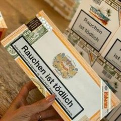  Hộp 25 điếu cigar Hupmann Half Corona 